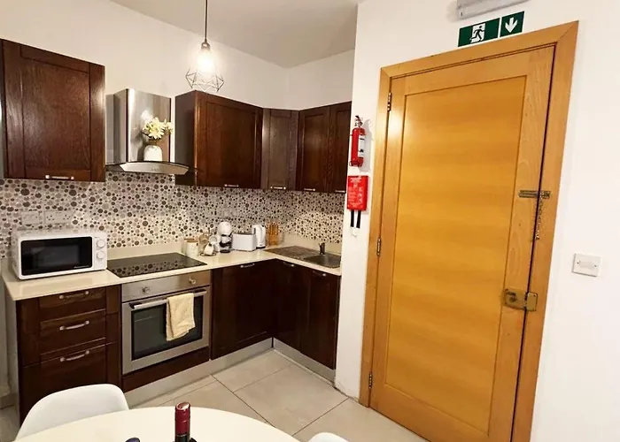 Apartman Paceville 2 *